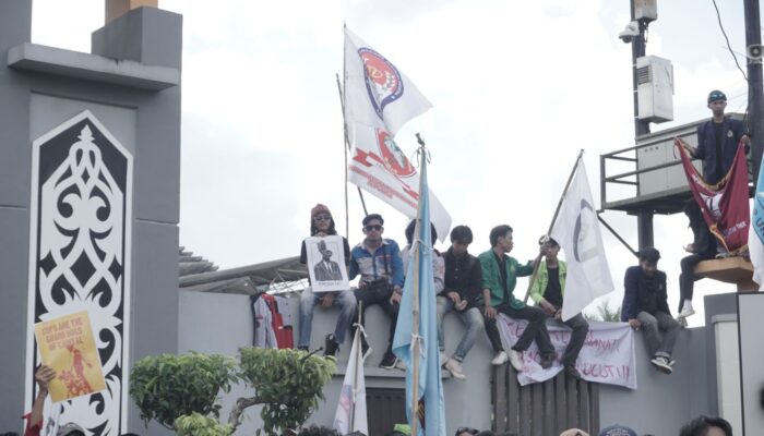 Aksi Massa Se Kaltim Masih Terus Berlangsung, Suarakan Berbagai Tuntutan.