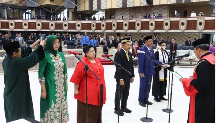 Ketua dan Wakil Ketua DPRD Kaltim Periode 2024-2029 Resmi di Lantik