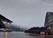 Tongkang Batu Bara Tabrak Jembatan Mahulu, Pelindo dan SPJM Lakukan Evakuasi Darurat