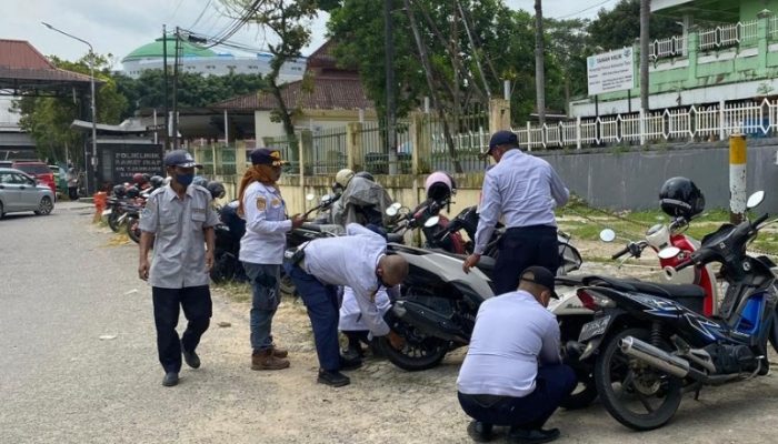 Dishub Samarinda Gelar Penertiban Parkir Liar RSUD AWS dan Sanksi Puluhan Kendaraan