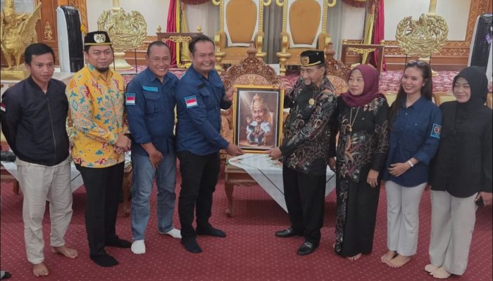 PWI Kukar Temui Sultan Kutai untuk Jaga Harmoni Informasi Daerah