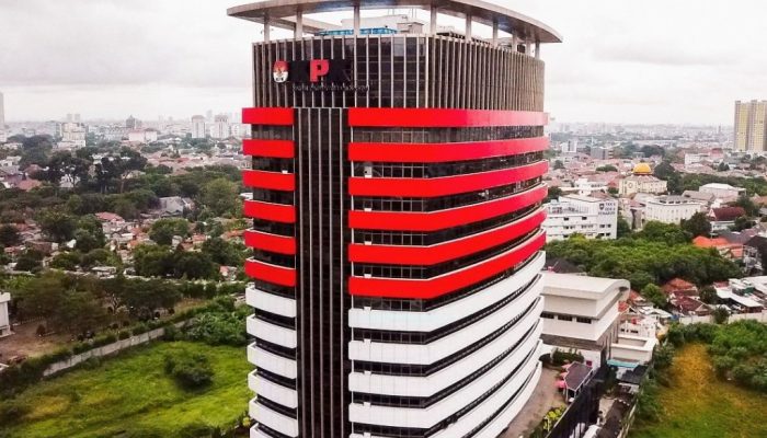 KPK Tangkap Bupati Tulung Agung Dalam Operasi Tangkap Tangan (OTT)