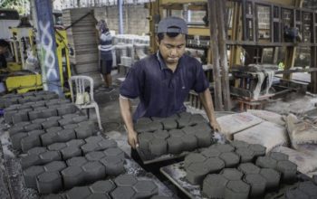 Inovasi Paving Block dari Sampah Plastik Jadi Solusi Ekonomi Sirkular di Palangka Raya